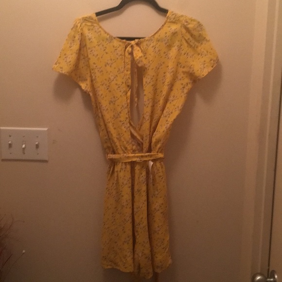 AE yellow floral romper - Picture 5 of 5